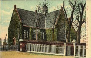 Het Groene Kerkje op een prentbriefkaart uit 1903. In 1954 werd de klimop verwijderd voor een grote restauratie.